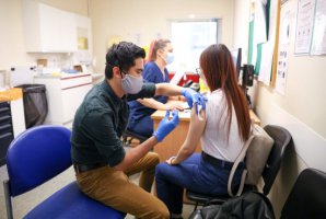 英格蘭向16歲和17歲的青少年開(kāi)放COVID助推器計(jì)劃