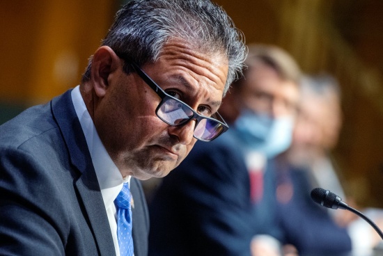 美國監(jiān)獄長因?qū)OVID-19反應(yīng)的批評而退休