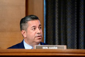 美國民主黨參議員盧揚中風后住院