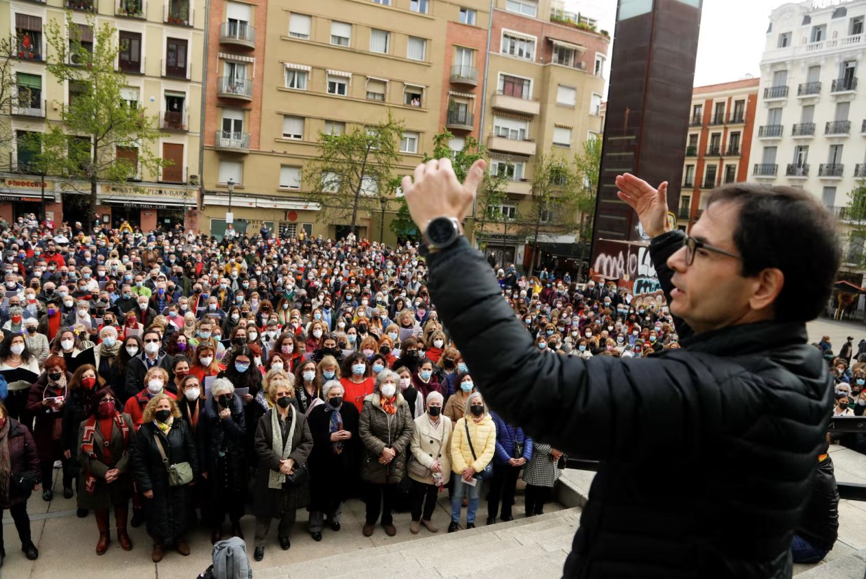 西班牙合唱團(tuán)為烏克蘭的和平引領(lǐng)全球合唱