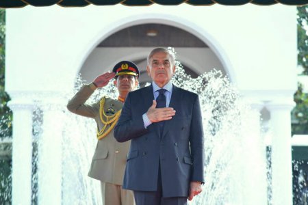夏巴茲·謝里夫宣誓就任巴基斯坦總理