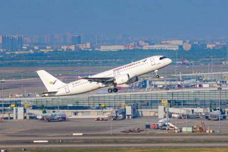 中國(guó)大型客機(jī)C919次飛成功
