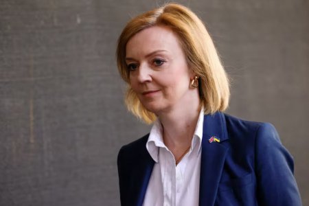 英國外交大臣特拉斯在信任投票中支持約翰遜首相