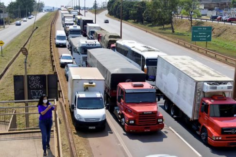 巴西參議院將對博爾索納羅的選舉前支出方案進行投