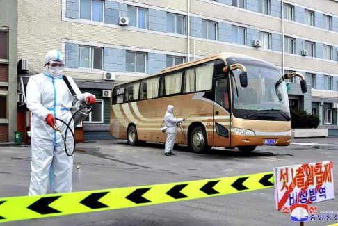 朝鮮從中國進口的口罩和手套在宣布新冠疫情勝利前