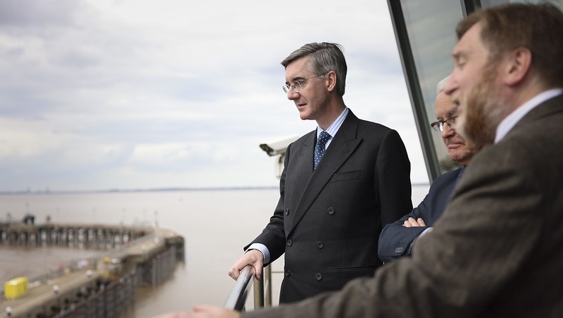 英國讓氣候否認者負責能源政策