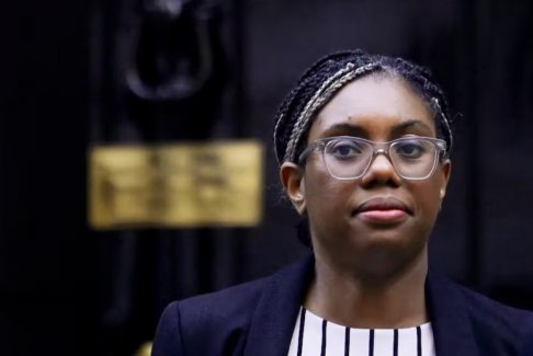 英國大臣凱米·巴德諾克支持里?！ぬK納克成為下一任