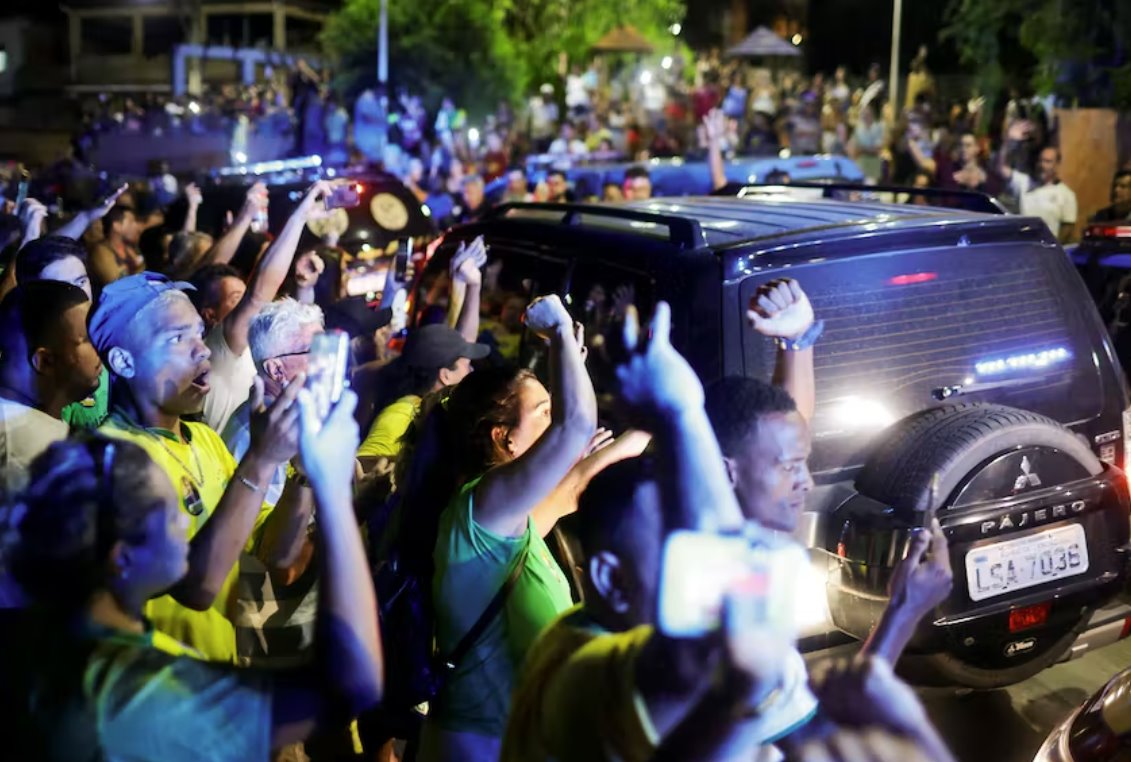 警察與博爾索納羅盟友的對決加劇了巴西選舉暴力的擔憂