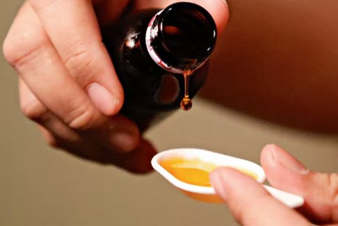 印尼在調查150人死亡事件時吊銷止咳糖漿許可證