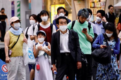 日本單日新增確診病例2個(gè)月來(lái)首次超過(guò)10萬(wàn)