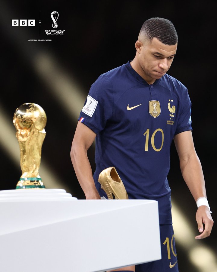 姆巴佩領&ldquo;金靴獎&rdquo;表情難掩失落