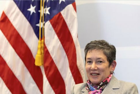 海地警察封鎖街道闖入機場抗議武裝團伙殺害軍官的