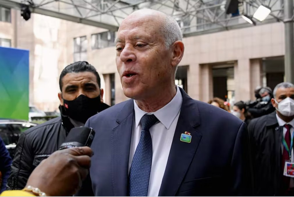 突尼斯警方逮捕了被總統、律師和媒體解雇的前法官