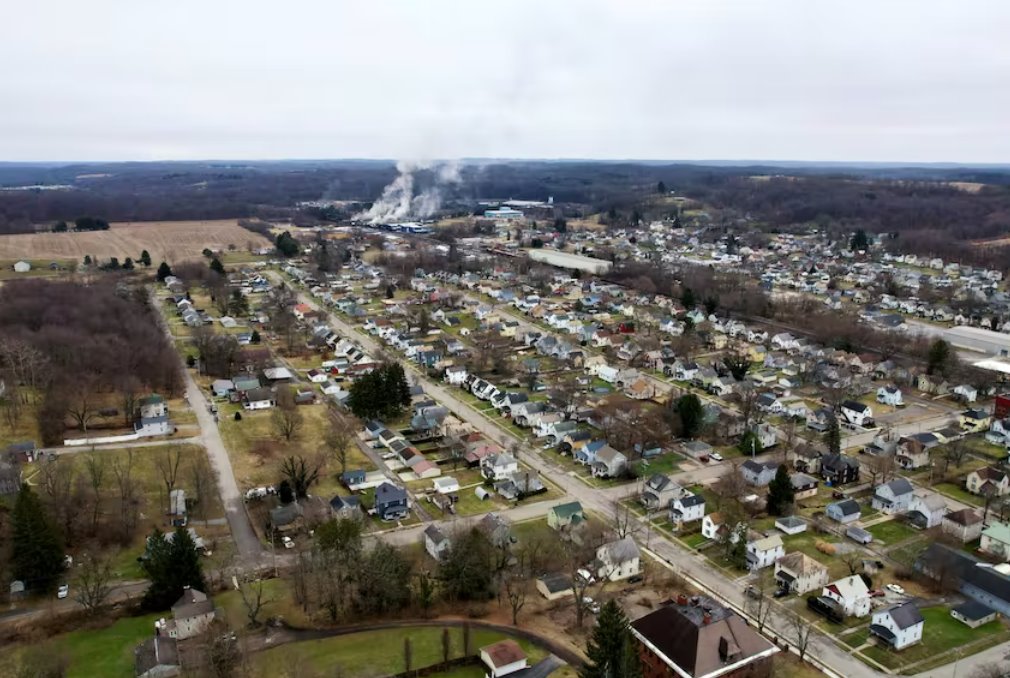 俄亥俄州火車出軌包含有毒的危險化學品泄露