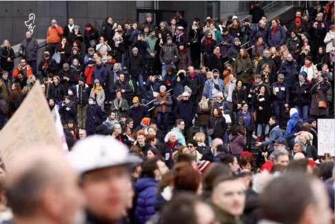 法國參議院通過了馬克龍的養老金改革方案