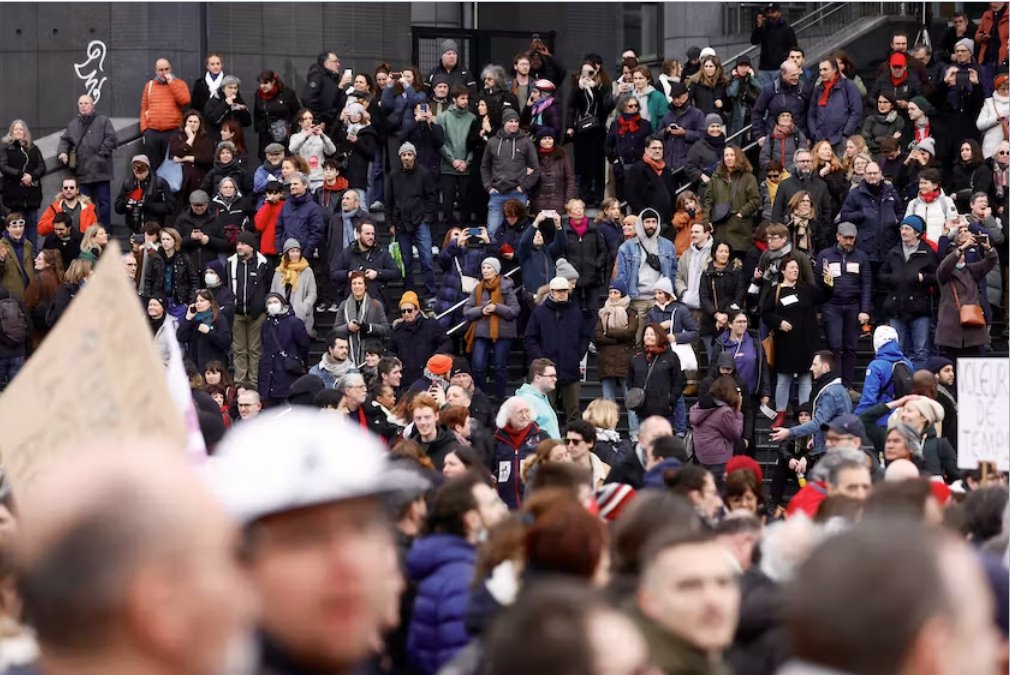 法國參議院通過了馬克龍的養老金改革方案