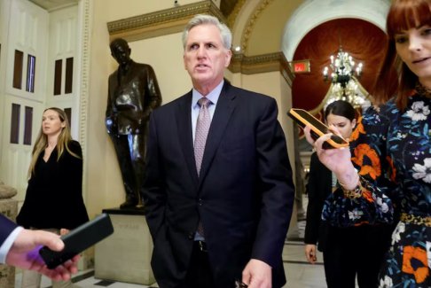 美國眾議院共和黨人對議長麥卡錫的債務上限提案感