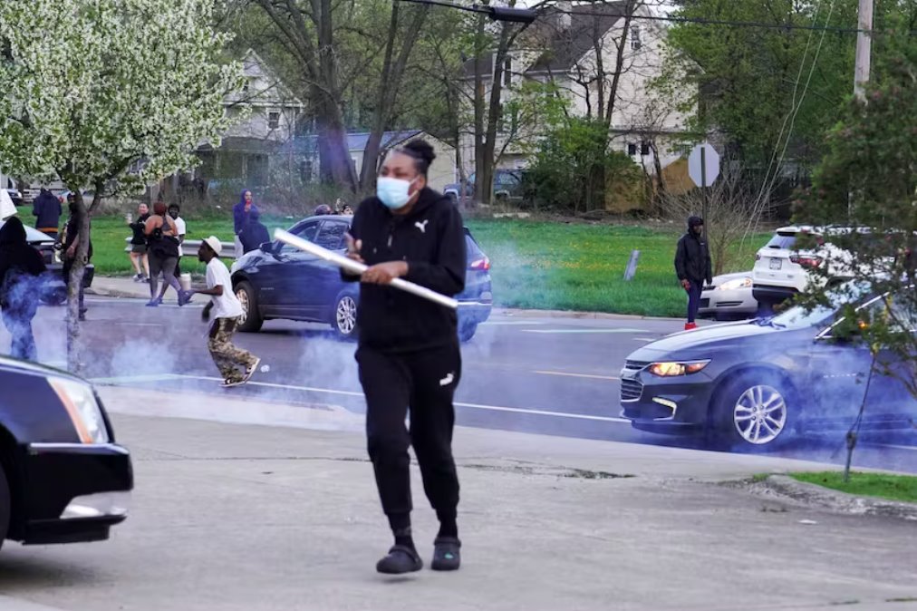 俄亥俄州警方驅散對Jayland Walker殺人案沒有起訴的抗議