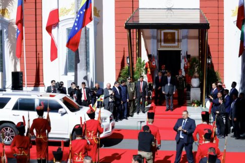 伊朗 委內(nèi)瑞拉關(guān)注貿(mào)易增長 簽署石化協(xié)議