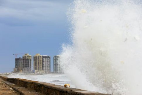 印度 巴基斯坦準(zhǔn)備迎接颶風(fēng) 氣象局警告洪水