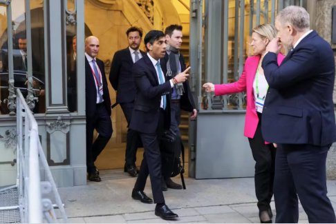 由于歐盟在國防方面缺乏領導力 柏林和巴黎“缺席行