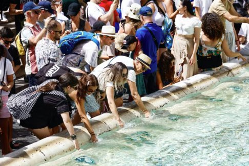 世界氣象組織顧問(wèn)表示 極端熱浪將持續(xù)整個(gè)八月