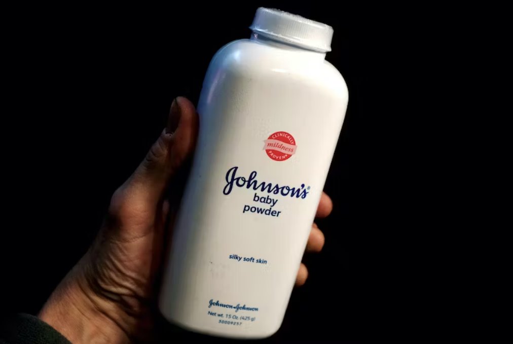 陪審團(tuán)敦促在強生滑石粉審判中施加嚴(yán)厲的懲罰性賠償