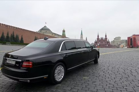 普京向金正恩介紹自己的豪華轎車