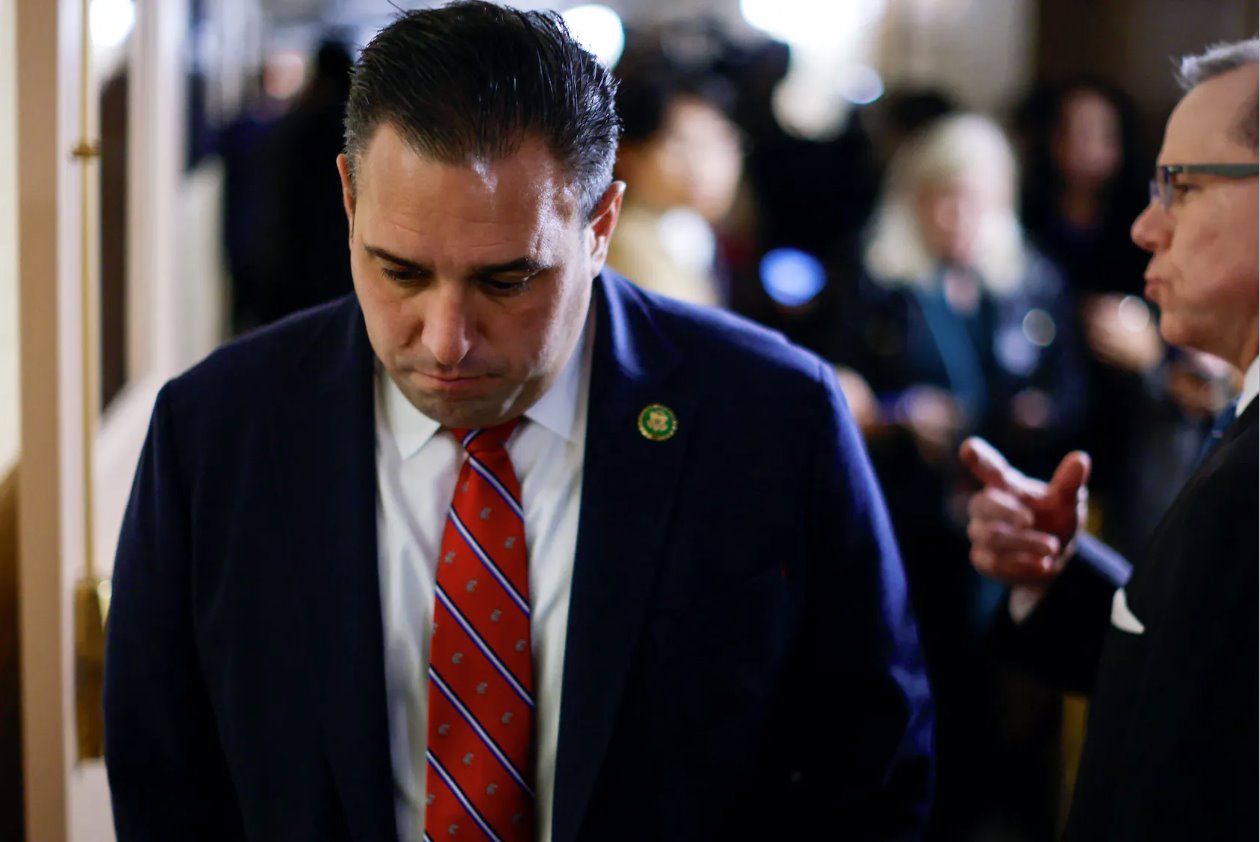 紐約共和黨采取行動將喬治&middot;桑托斯驅(qū)逐出國會