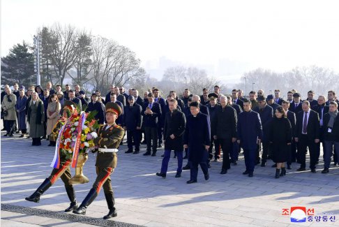 俄羅斯資源部長在新型導彈開發期間訪問朝鮮