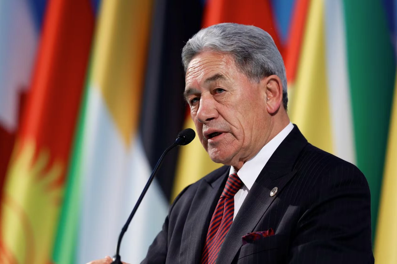 新西蘭外交部長溫斯頓·彼得斯于2019年3月22日在土耳其伊斯坦布爾出席伊斯蘭合作組織(OIC)緊急會(huì)議后在新聞發(fā)布會(huì)上發(fā)表講話。