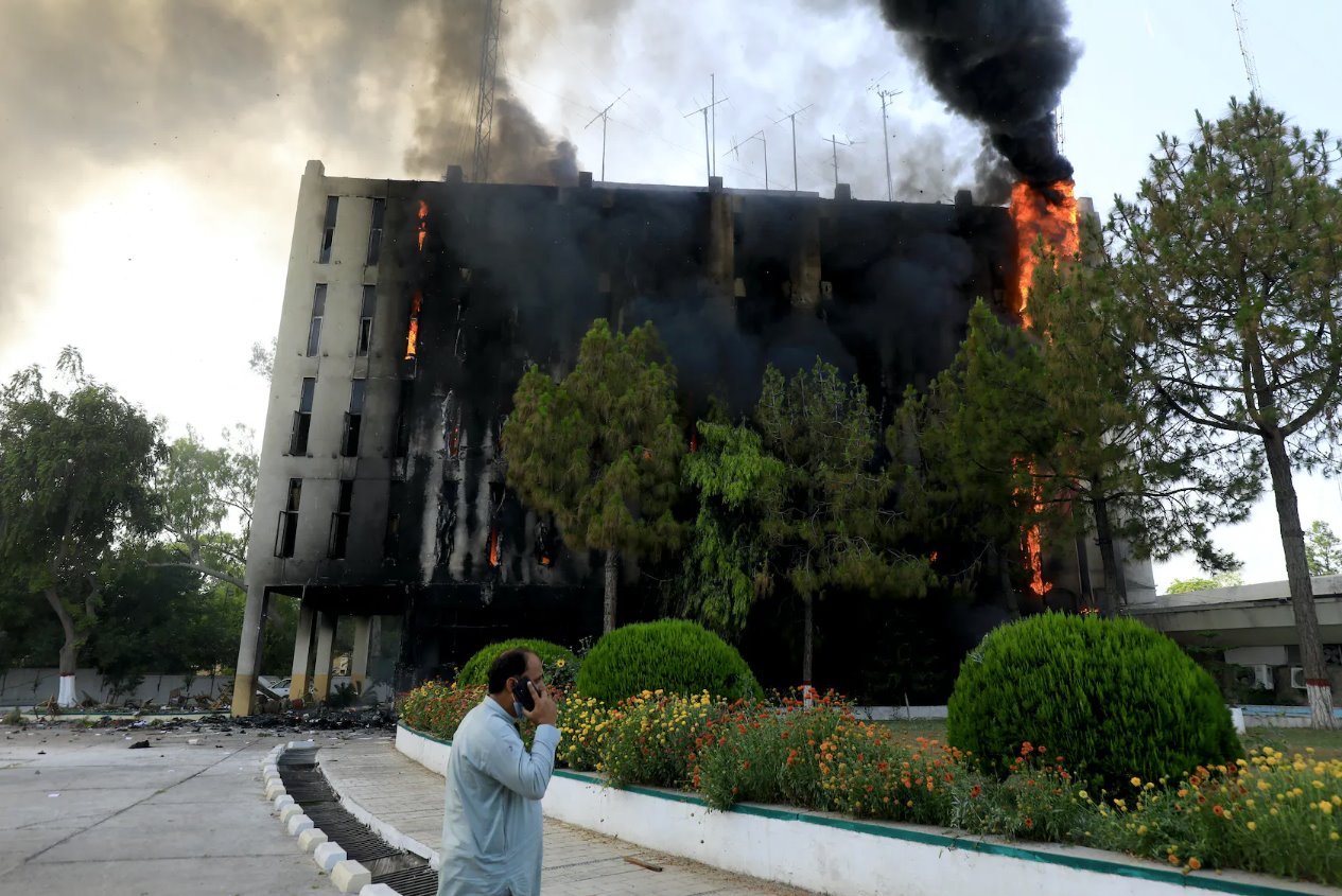 巴基斯坦最高法院暫時允許對伊姆蘭·汗支持者進行軍事審判