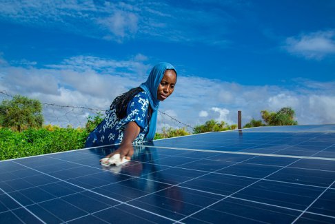 到2030年將可再生能源發電量增加兩倍需要資金