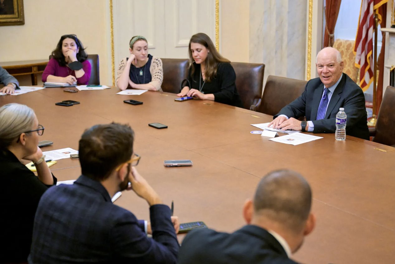 美國參議員本&middot;卡丁（D-MD）于2023年9月28日在美國華盛頓國會山擔任參議院外交關系委員會主席后在委員會會議上發表講話。