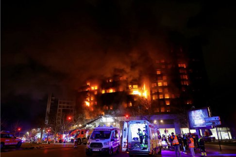 西班牙巴倫西亞火災(zāi)后西甲聯(lián)賽瓦倫西亞對(duì)陣格拉納