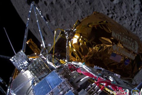 月球著陸器在月球表面?zhèn)认騼A斜但“完好無損”