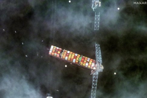 美國調查人員從撞上巴爾的摩大橋的船上找到黑匣子