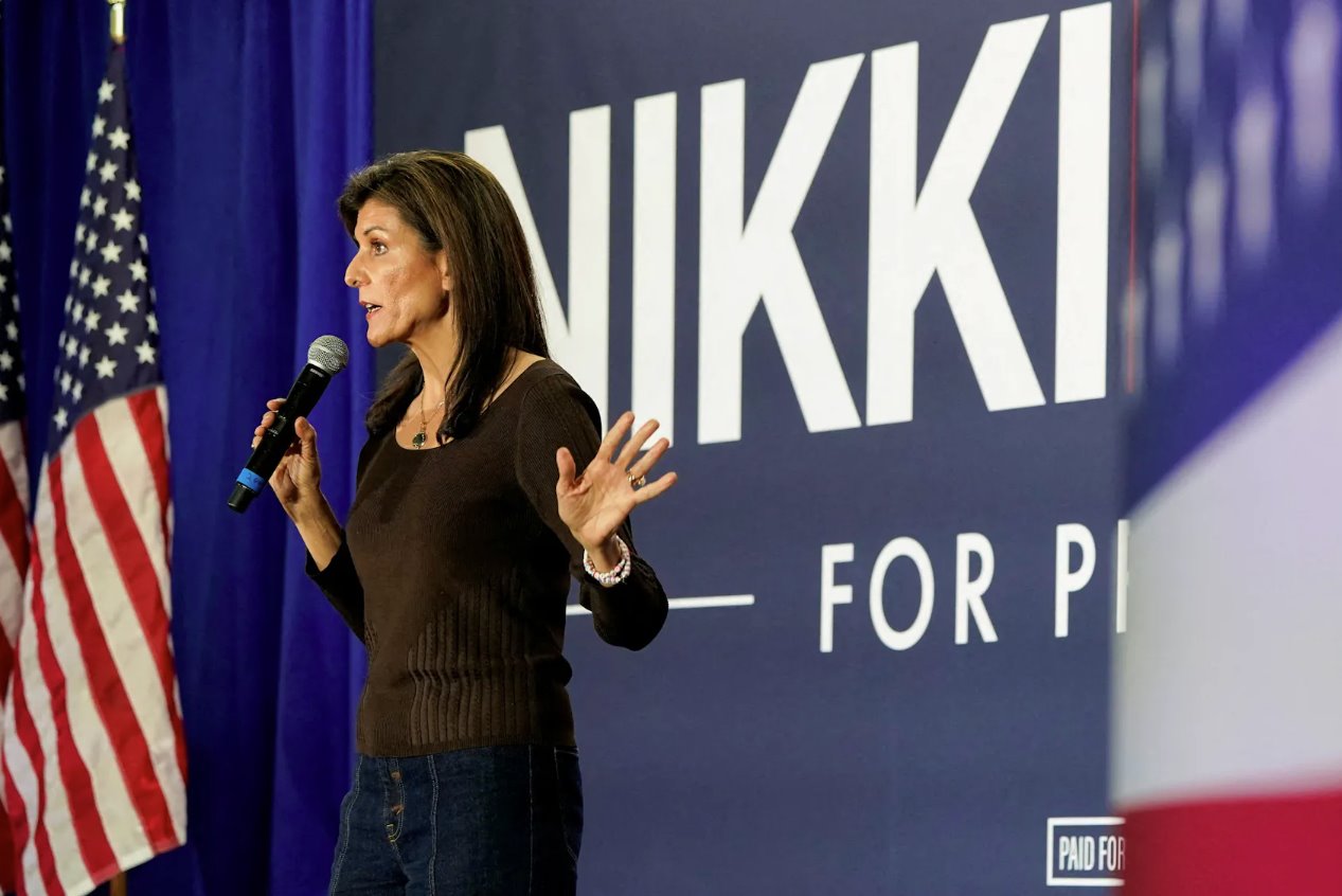 共和黨總統候選人、前美國駐聯合國大使妮基·黑莉(NikkiHaley)于2024年2月29日在美國弗吉尼亞州福爾斯徹奇主持競選活動時發表講話。