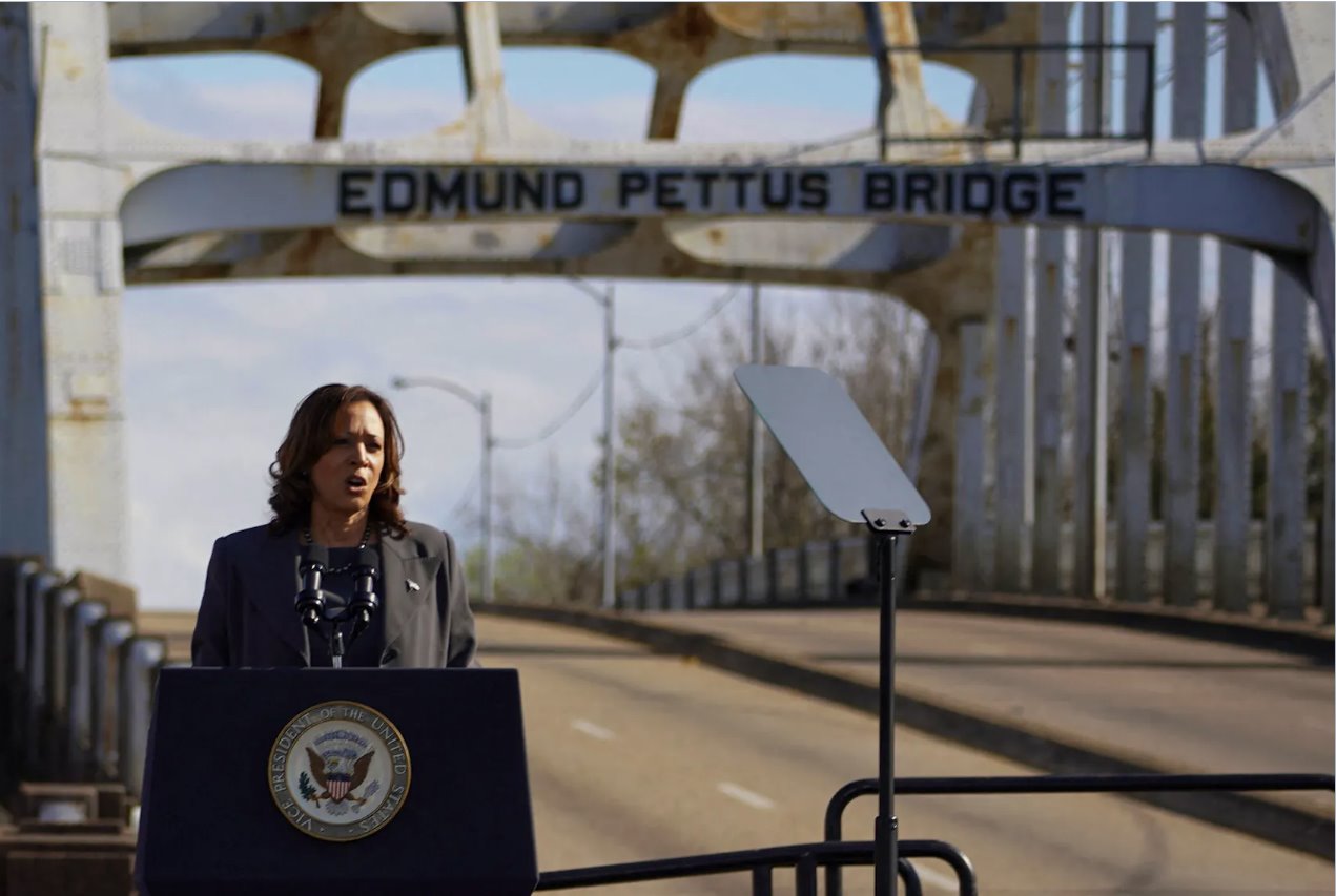 美國副總統卡馬拉&middot;哈里斯于2024年3月3日在美國阿拉巴馬州塞爾瑪舉行的&ldquo;血腥星期日&rdquo;周年紀念活動中發表講話。