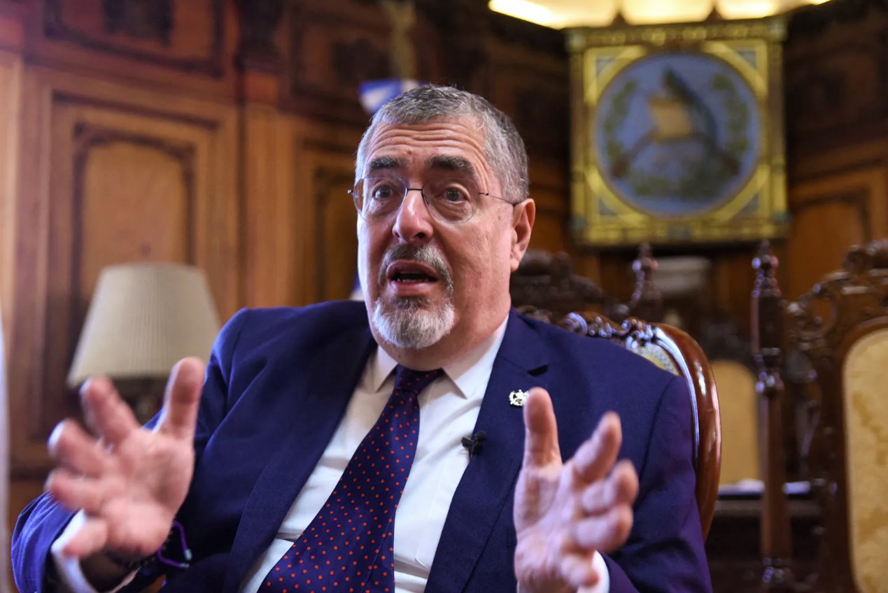 危地馬拉總統(tǒng)貝爾納多·阿雷瓦洛于2024年2月8日在危地馬拉城國家文化宮接受路透社采訪