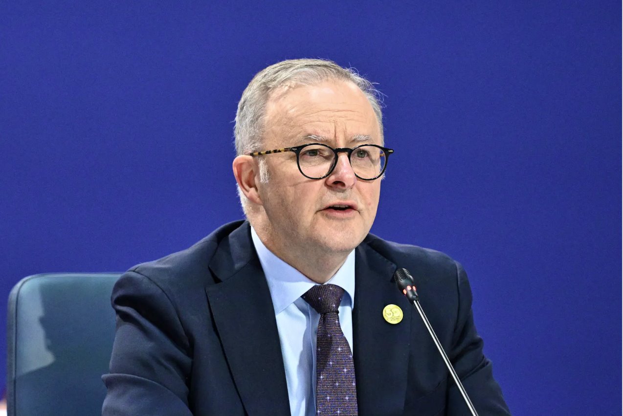 澳大利亞總理安東尼·艾博內塞于2024年3月6日在澳大利亞墨爾本墨爾本會展中心舉行的2024年東盟-澳大利亞特別峰會期間向領導人全體會議發表講話。