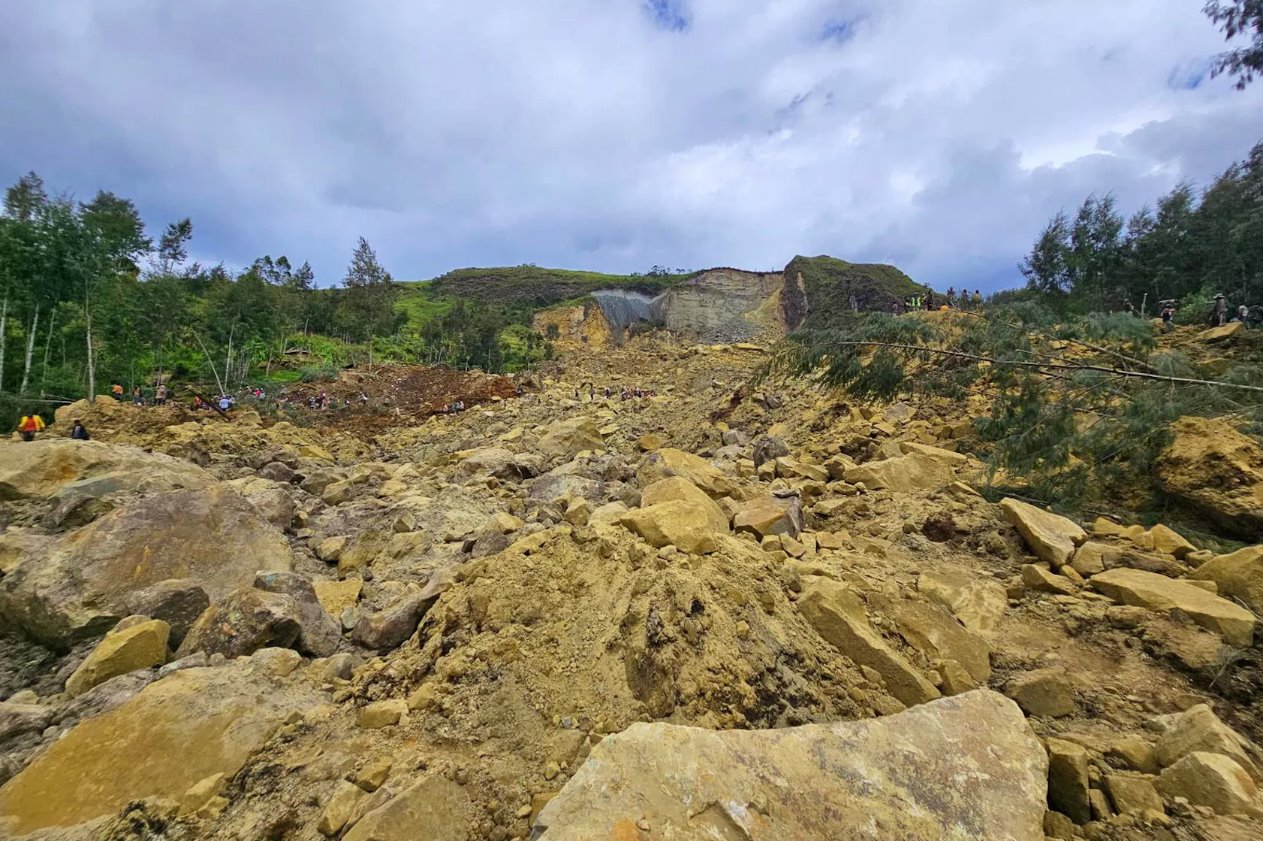 2024年5月24日巴布亞新幾內亞恩加省邁普穆利塔卡的山體滑坡損壞情況。