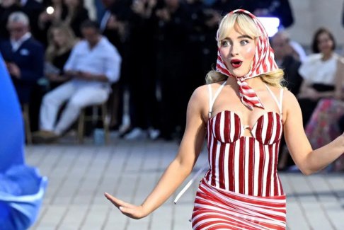 明星們占領巴黎參加《Vogue》運動時裝秀