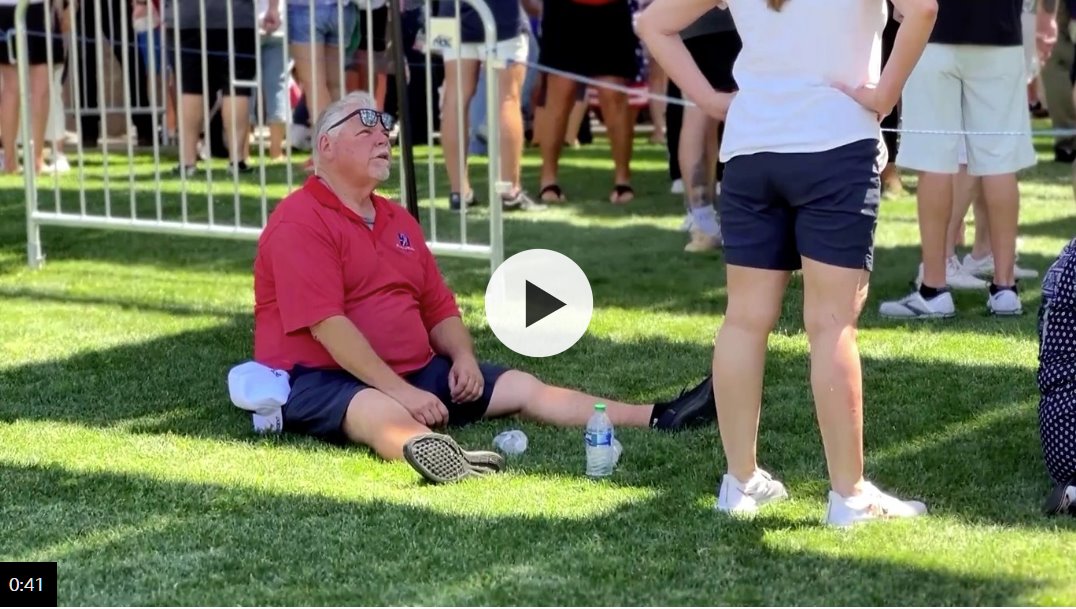 特朗普粉絲勇敢地參加亞利桑那州的酷暑活動(dòng)