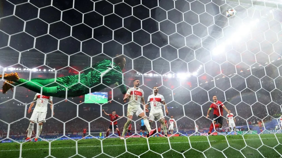 古諾克撲出鮑姆加特納的球，根據大數據預測，Gunok只有6%的機會做出撲救。