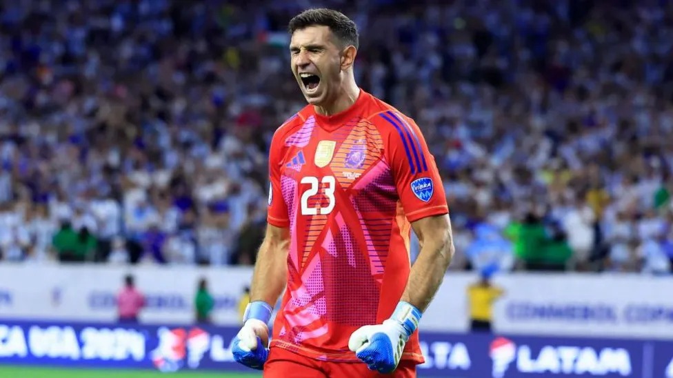 埃米·馬丁內斯在點球大戰中撲出兩個點球