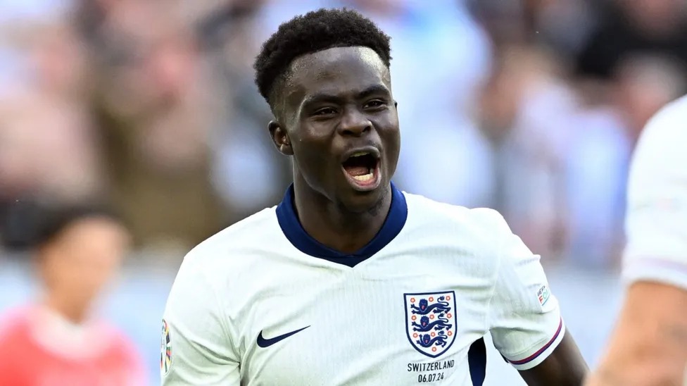 布卡約&middot;薩卡在第80分鐘扳平比分，并在對陣瑞士的點球大戰(zhàn)中進球