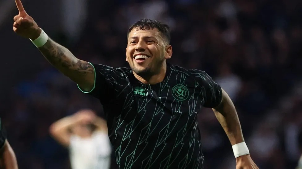 古斯塔沃&middot;哈默慶祝謝菲爾德聯隊進球為客隊安全拿分