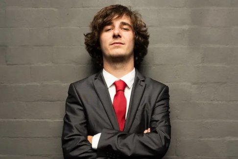 薩頓英超聯賽預測 嘉賓鋼琴冠軍布拉德·凱拉