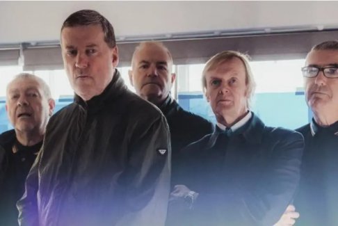 克里斯·薩頓的英超預測嘉賓農場歌手彼得胡頓